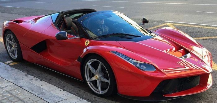 Mastodon banner for @ferrari