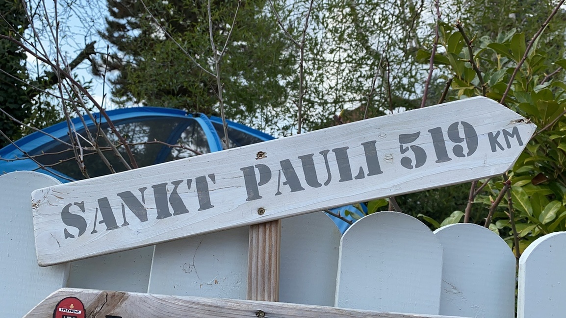 mainkiez's profile header