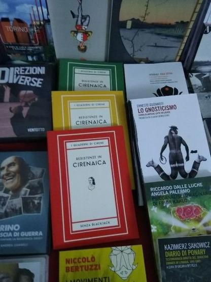 libri cd e dvd alla libreria della festa di radio onda d'urto