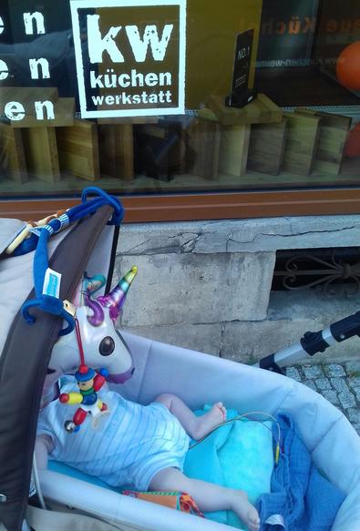 Mit 14 Wochen, kurz nach Teilnahme am #CSD mit Einhorn.