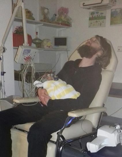 Keine 5 Tage alt, absolvierten wir bereits das zweite EEG - ohne Befund, bisher kein Anhalt für fokale Anfälle.