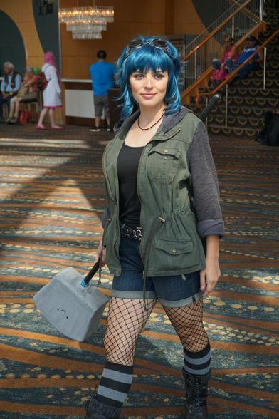Cosplayer dressed as Ramona Flowers.