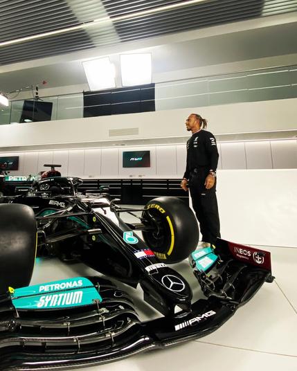 Media source: https://pbs.twimg.com/media/Evk_bj7XAAI4ALC?format=jpg&name=orig