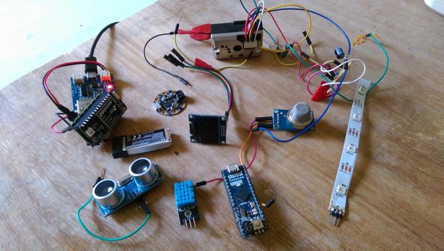 Matériaux divers: arduino, wipy, micropython, dht22, leds, ecran OLED, etc