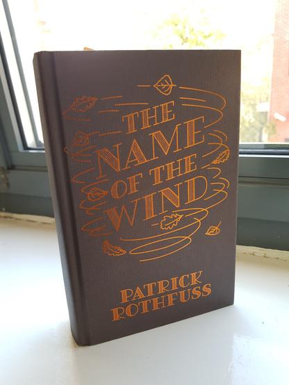 cover for the name of the wind book by patrick rothfuss