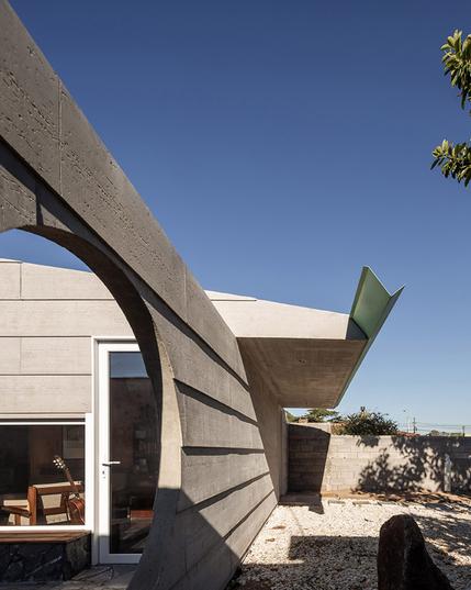 Oedro Livni and Rafael Solano designed the project