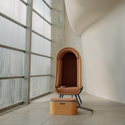 Oto hugging chair by Alexia Audrain