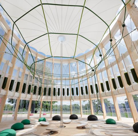 AirBubble interior with ring of algae bioreactors