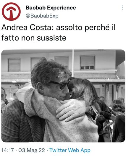 Tweet di Baobab con foto di Andrea Costa finalmente sollevato