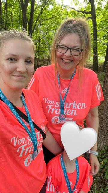 Mama, Oma und Enkelin beim Virtual Run des Berliner Frauenlaufs 2022
