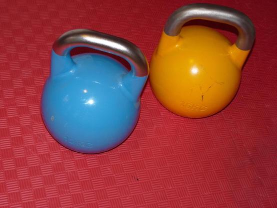 Sachspende vom StrengthShop:
zwei Kettlebells