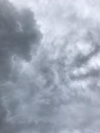 Grauer Wolkenhimmel