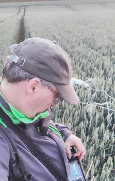 Me (SP9UNB) early in the morning, in a field of grain, looking for radiosonde