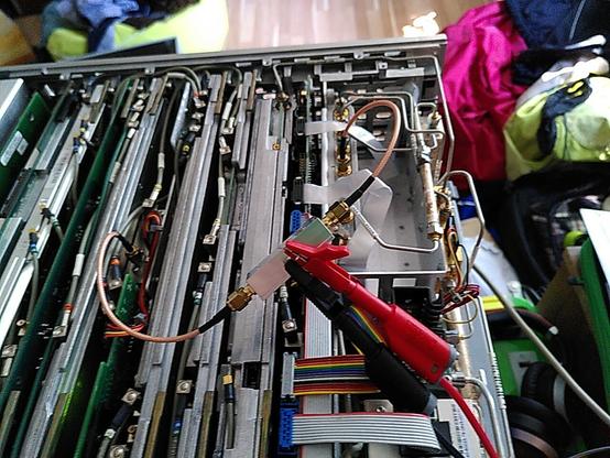 Testing: additional amplifier in LO path with flying wires on top of spectrum analyser