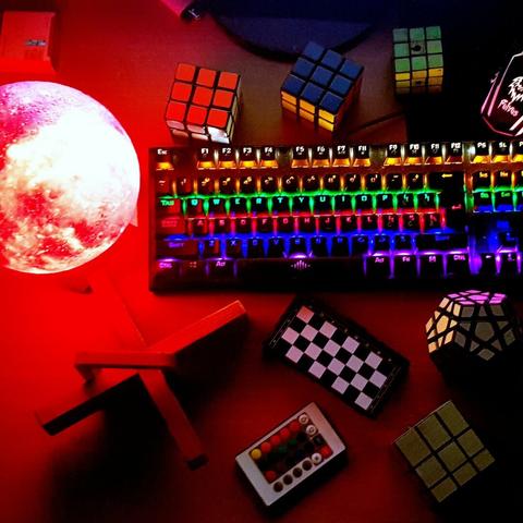 #toy #toys #rubik #rubiks #rubikscube #cube #cubes #speedcubing #mechanicalkeyboard #mechanical #mech #keyboard #puzzle #puzzles #chess #logic #logics #led #ledlights #ledlight #ledlighting #lighting #lights #gaming #gamer #games #moon #moonlight