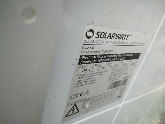 Technische-Daten-Aufkleber auf Rückseite von Solarmodul... "Solarwatt" aus Dresden, ca. 270 W, 31V, 8A