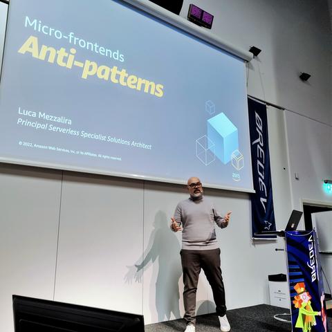 Luca Mazzalira speaking at Øredev 2022