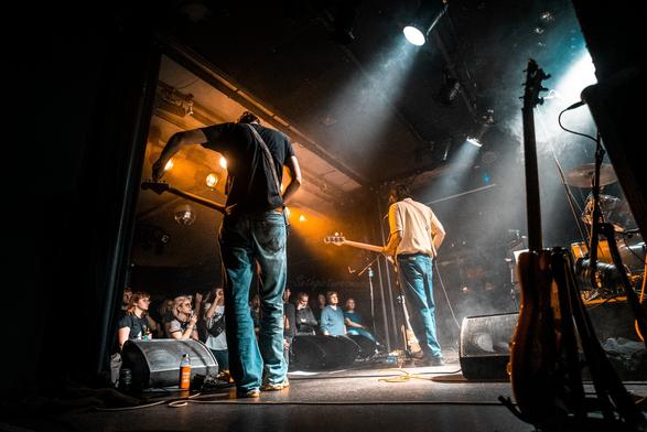 A Fungus  📍 Rotown Rotterdam 
Photographed for Popunie // #Rdmpopweek22 

Date: 12/11/22
.
.
.
.
.
.
.
.
#sethabrikoos #sethpicturesmusic #rockmusic #punkmusic #altmusic #photographer #rotterdam #popunie #indie #musician #fotografieren #fotografie #rotown #tramhaus 

🤘✌️