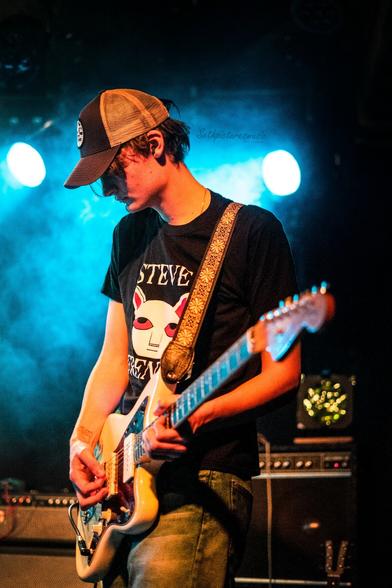 A Fungus  📍 Rotown Rotterdam 
Photographed for Popunie // #Rdmpopweek22 

Date: 12/11/22
.
.
.
.
.
.
.
.
#sethabrikoos #sethpicturesmusic #rockmusic #punkmusic #altmusic #photographer #rotterdam #popunie #indie #musician #fotografieren #fotografie #rotown #tramhaus 

🤘✌️