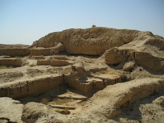 The ruins of Mari. Photo: Heretiq, CC BY-SA 2.5 https://creativecommons.org/licenses/by-sa/2.5, via Wikimedia Commons