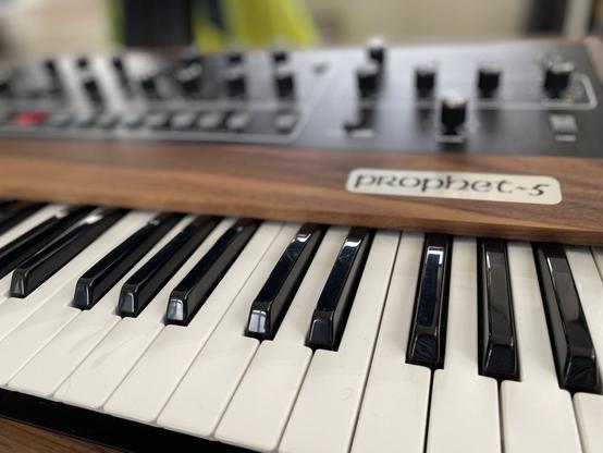 Sequential ProphetV Synthesiser