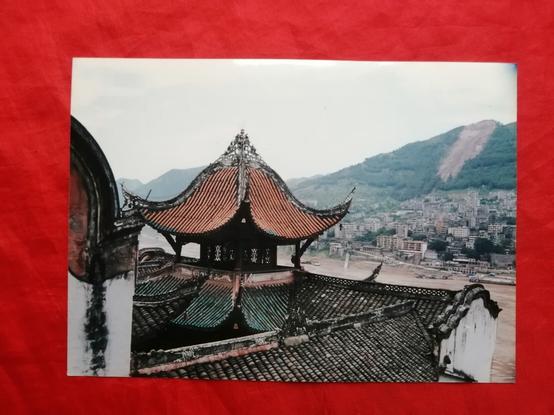 A temple looking over the Yangtze