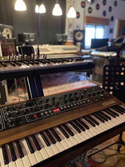 Prophet 5 Synthesiser