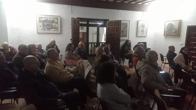 El público asistente a la presentación de La Granada de Carlos V en Guadix.