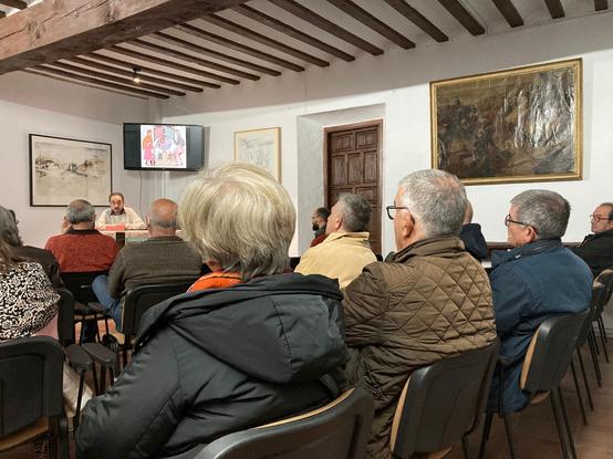 El público escuchando a Josema Cordón hablando sobre la Guerra de las Alpujarras en su novela gráfica La Granada de Carlos V.