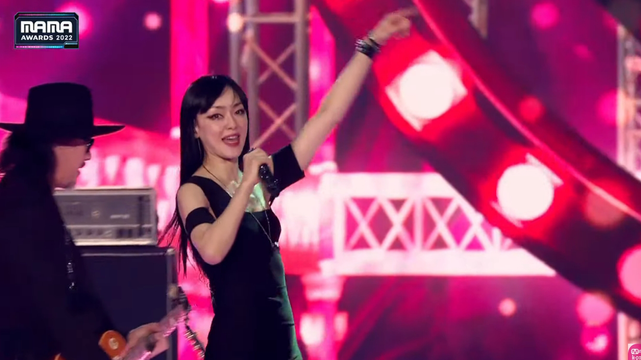 Jaurim performing at Mama 2022 Awards Ceremony