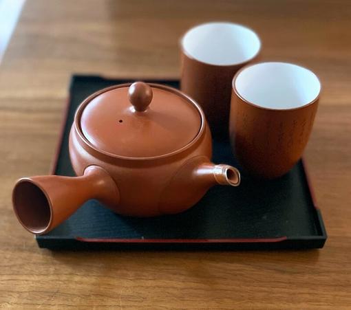 Japanese small teapot for left-hander.