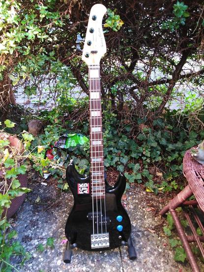 Jenny, a modified HB Shorty, and my "go to girl."  Strung with Hofner SS Rounds 
Mods:
- HiMass Fender bridge
- String retainer
- Pickups & wiring harness
- Tuners
Cosmetic:
- Knobs that go to 11
- Inlay stickers
- FCK AFD sticker