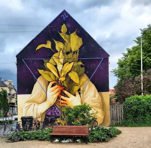 Streetartwall - Woman Behind Leaves