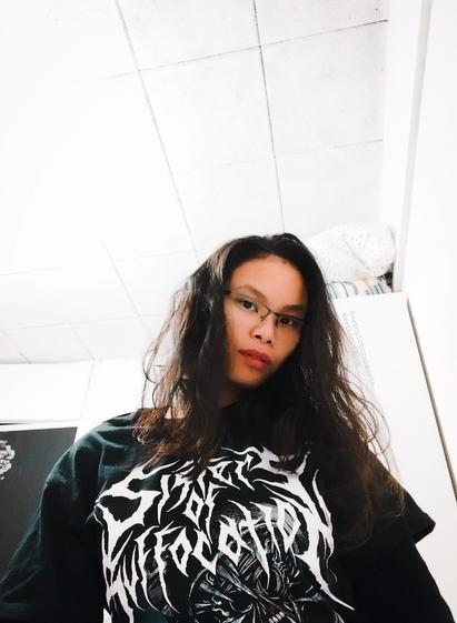 Luv to oversized band shirts, they are so comfy 🥰
.
.
. 
.
.
.
.
.
.
.
#nomakeup
#sethpicturesmusic
#sethabrikoos #metalgirls #metalgirlsofinstagram #sistersofsuffocation #emmelieherwegh #dutchmetal #dutchmetalband #metallady #algirls #oversizedshirt #oversizedtee #oversizedstyle #bandmerchandise #bandmerch #femalefrontedmetal #femalefrontedmetalband #utrechtcity #gothgirl #altfashion #deathmetal  #utrecht_netherlands 

 🤘✌️