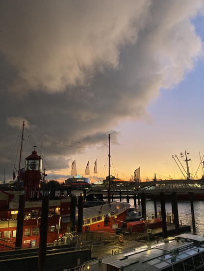 Feuerschiff im Hafen #Hamburg.