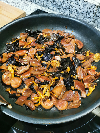 Bolets a la paella