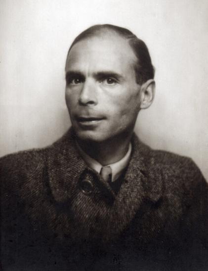 A portrait photo of Felix Nussbaum. He is wearing a coat, a white shirt and a tie. He has short hair. He is looking straight into the camera from a slight angle.