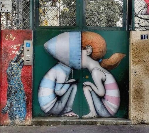 Streetartwall - Boy and girl put their heads together (faces not visible)