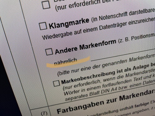 Formular des DPMA zur Anmeldung einer Marke. Man wird aufgefordert, die Markenform zu benennen, das Formular schreibt dazu "Andere Markenform,  nähmlich ...", also nämlich mit "h".