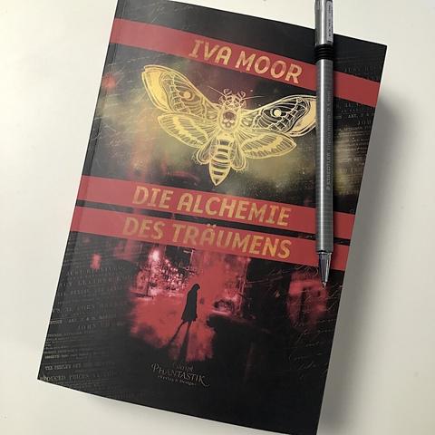 Titel-Umschlag von »Die Alchemie des Träumens« von Ivas Moor bei Art Skript Phantastik.