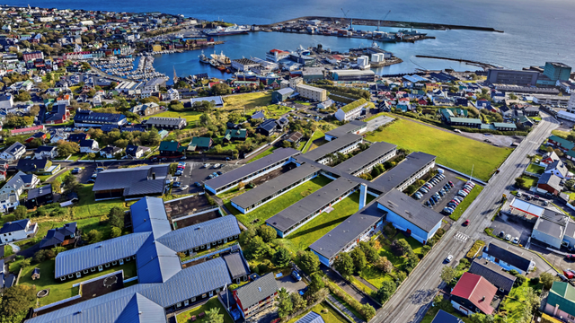 Loftmynd av kampus-økinum