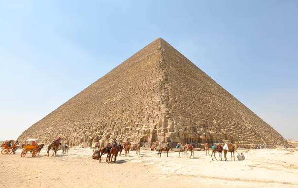 Photograph of the Great Pyramid of Giza (with no evidence of acoustic levitation in sight)