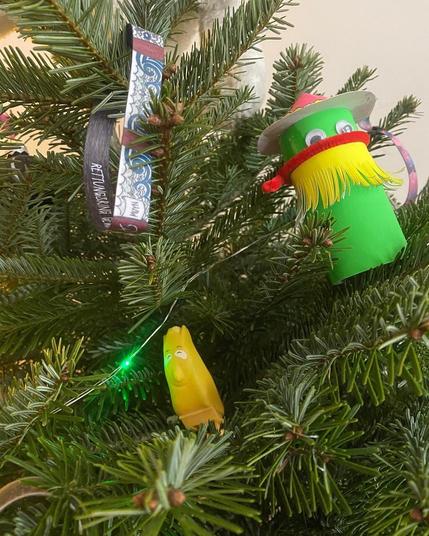 Bananenmännchenlauffigur aus dem Bananenmuseum in Sierksdorf als Weihnachtsbaumschmuck