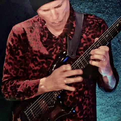 Steve Everitt playing guitar.