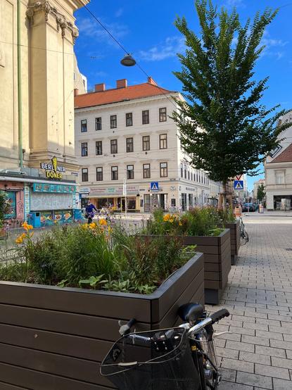 neue Pflanzentröge Westbahnstraße bei der Zieglergasse