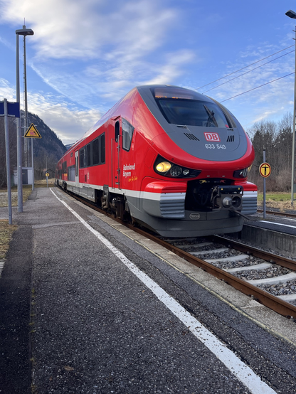 Zug der DB Regio im Bahnhof