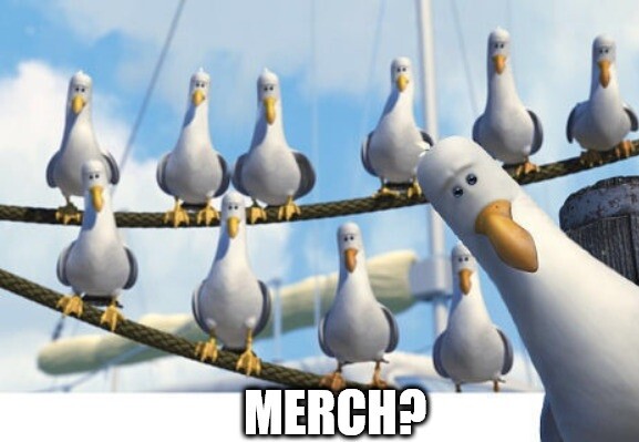 Das Bild zeigt mehrere animierte Seemöwen aus dem Film "Findet Nemo" die den Betrachter direkt anschauen. Am unteren Bildrand steht "Merch?".