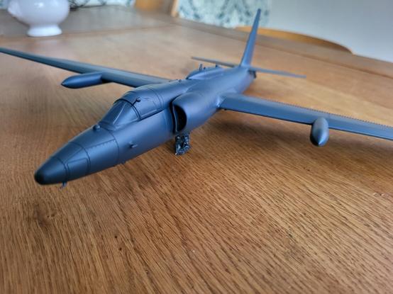 Picture of a freshly spraypainted 1/48 aircraft model of a Lockheed U-2