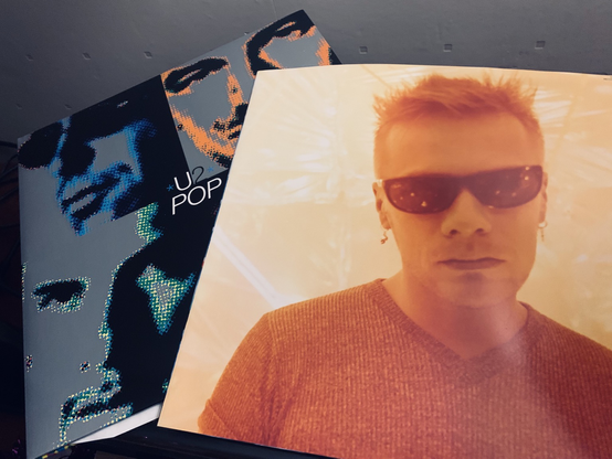 The photo on one of the inner sleeves of drummer Larry Mullen Junior looking like a poor Arnie attempt