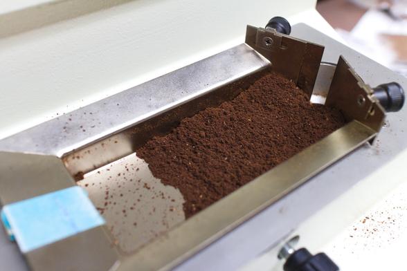 A (bad) medium roast coffee blend ground on Mahlkönig EK43